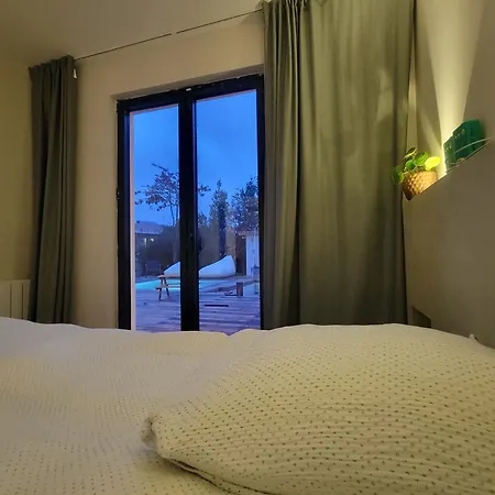 Maison Familiale Avec Piscine Tresses