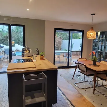 Prázdninový dům Maison Familiale Avec Piscine *