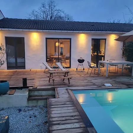 Holiday home Maison Familiale Avec Piscine Tresses